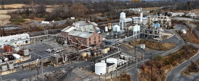 IPP rationalise le démantèlement des centrales grâce à des achats de sites complets, des transferts de risques environnementaux et des coûts de transport réduits, offrant ainsi des solutions efficaces et rentables pour chaque projet.