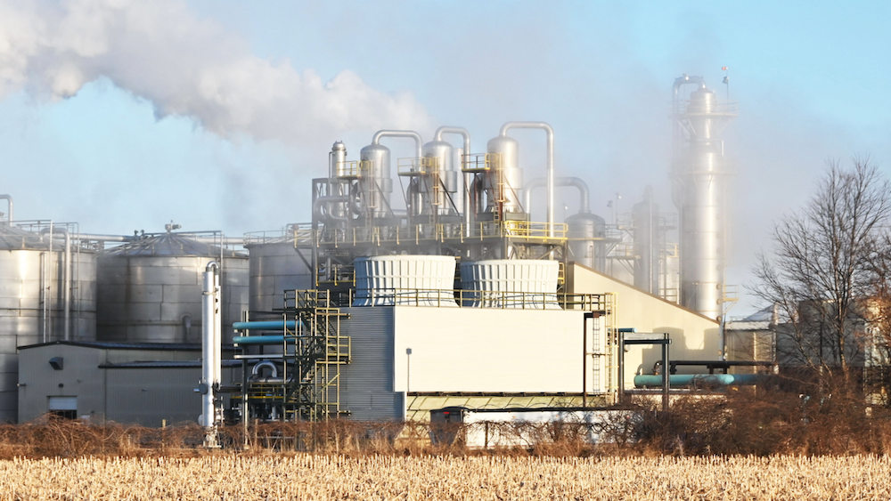 Satılık anahtar teslim etanol tesisi Ülkeler daha temiz yakıtlar ve sürdürülebilir enerji çözümleri arayışına girdikçe etanol talebi artmaya devam ediyor. International Process Plants (IPP), alıcıların dünya çapında satışa hazır, anahtar teslim etanol tesisleri bulmalarına yardımcı oluyor. Bu tesisler, hızla yeniden devreye alınmaya hazır, tamamen entegre tesislerdir. Yaklaşık 50 yıllık işlem uzmanlığıyla IPP, değerleme ve uyumluluktan söküm, nakliye ve yeniden devreye almaya kadar tüm süreci yönetiyor.