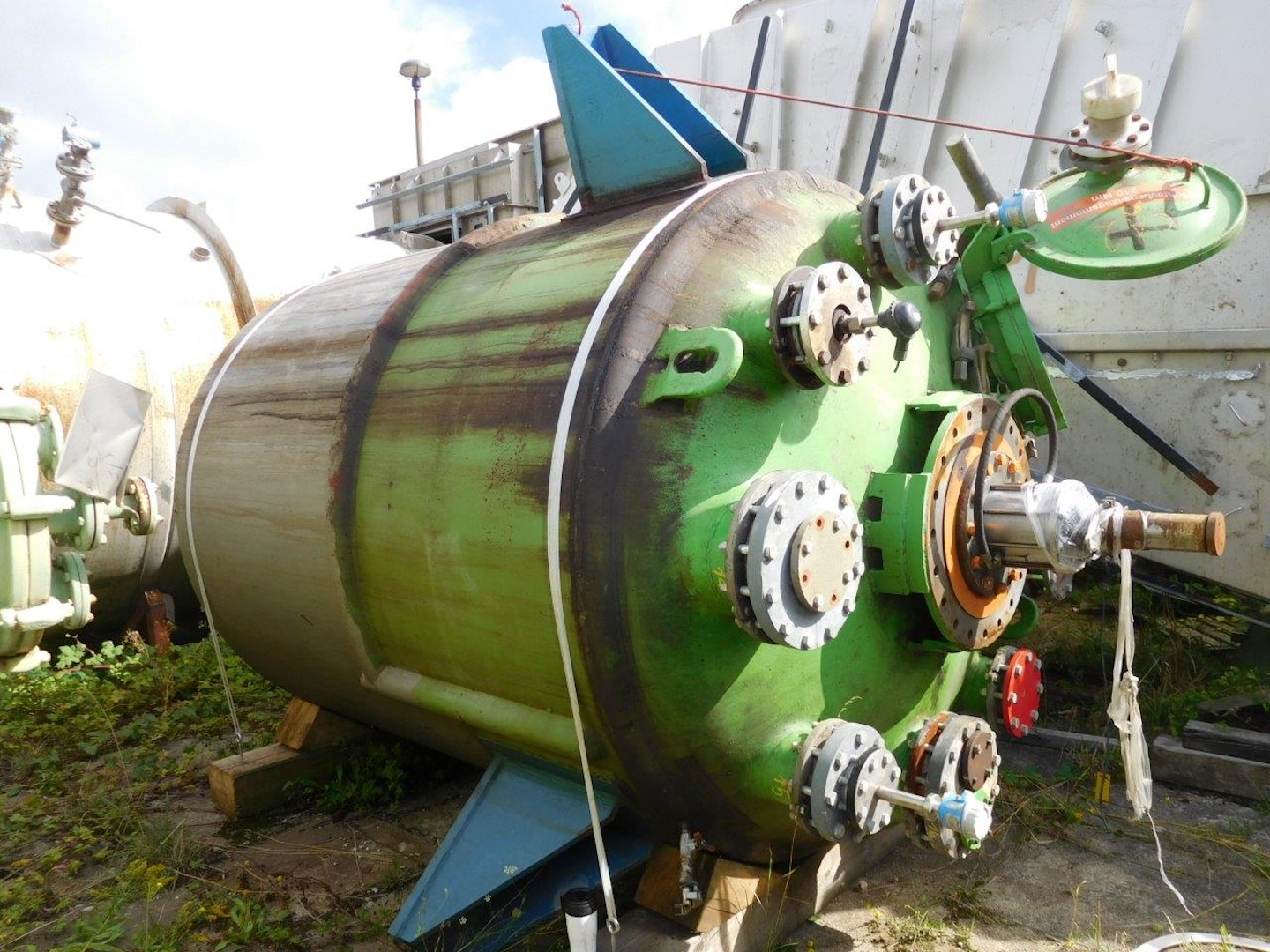 Used reactor Used reactors for sale in chemical processing facility include glass-lined and stainless steel vessels.